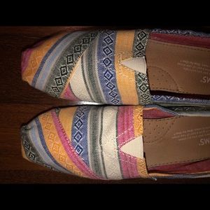 Toms women’s slip on shoes